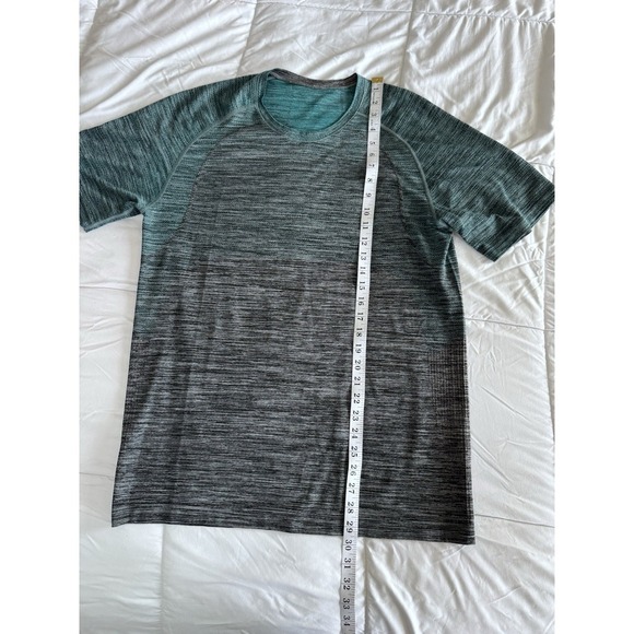 Lululemon Men's Swiftly Tech Crewneck Short Sleeve Tee Size Large Green Gray EUC - Picture 2 of 8